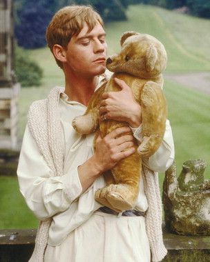 Sebastian Flyte with Aloysius in Brideshead Revisited | Brideshead revisited,  Anthony andrews, Teddy